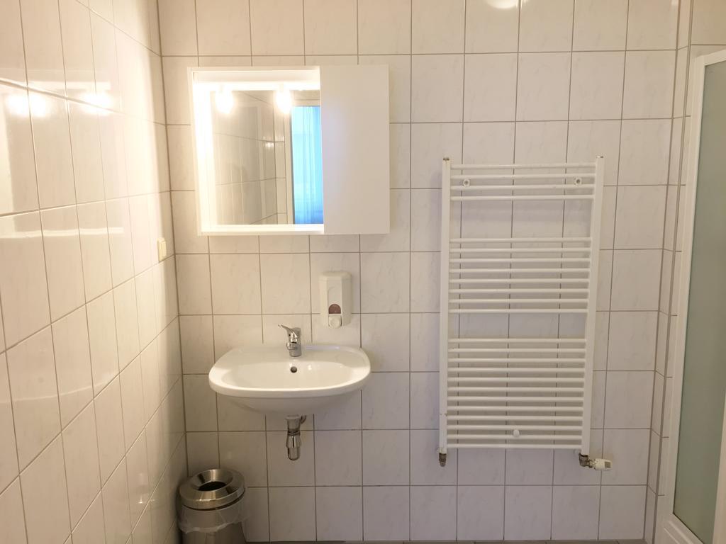 Sextuple Room